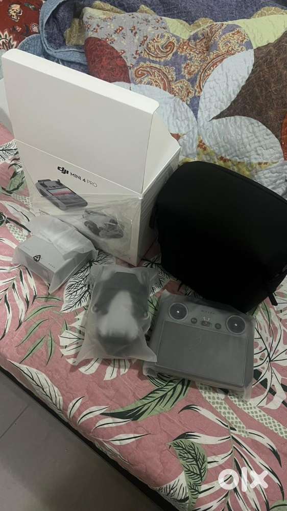Dji mavic mini 4 pro fly more combo. Never used drone with box packing