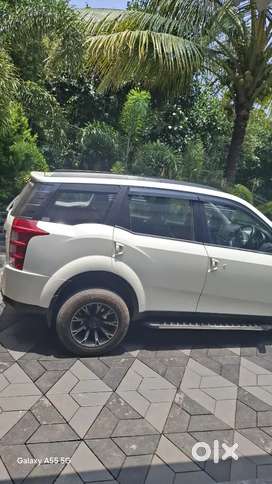Mahindra XUV500 w10 full optionO