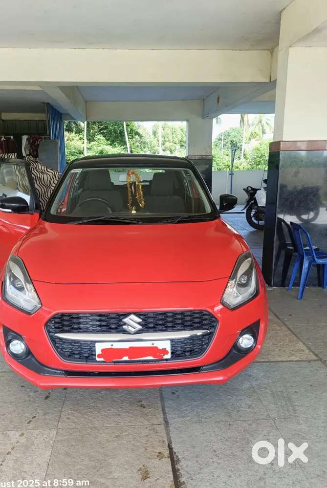 Swift zxi plus automatic 2022, neatly used with showroom track