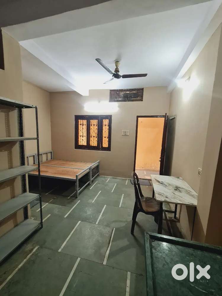 ROOMS AVAILABLE FOR STUDENTS ( NO BROKERAGE )