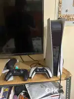 PS5 Standard Edition 825 GB with 2 remotes and fifa 24 amd other games