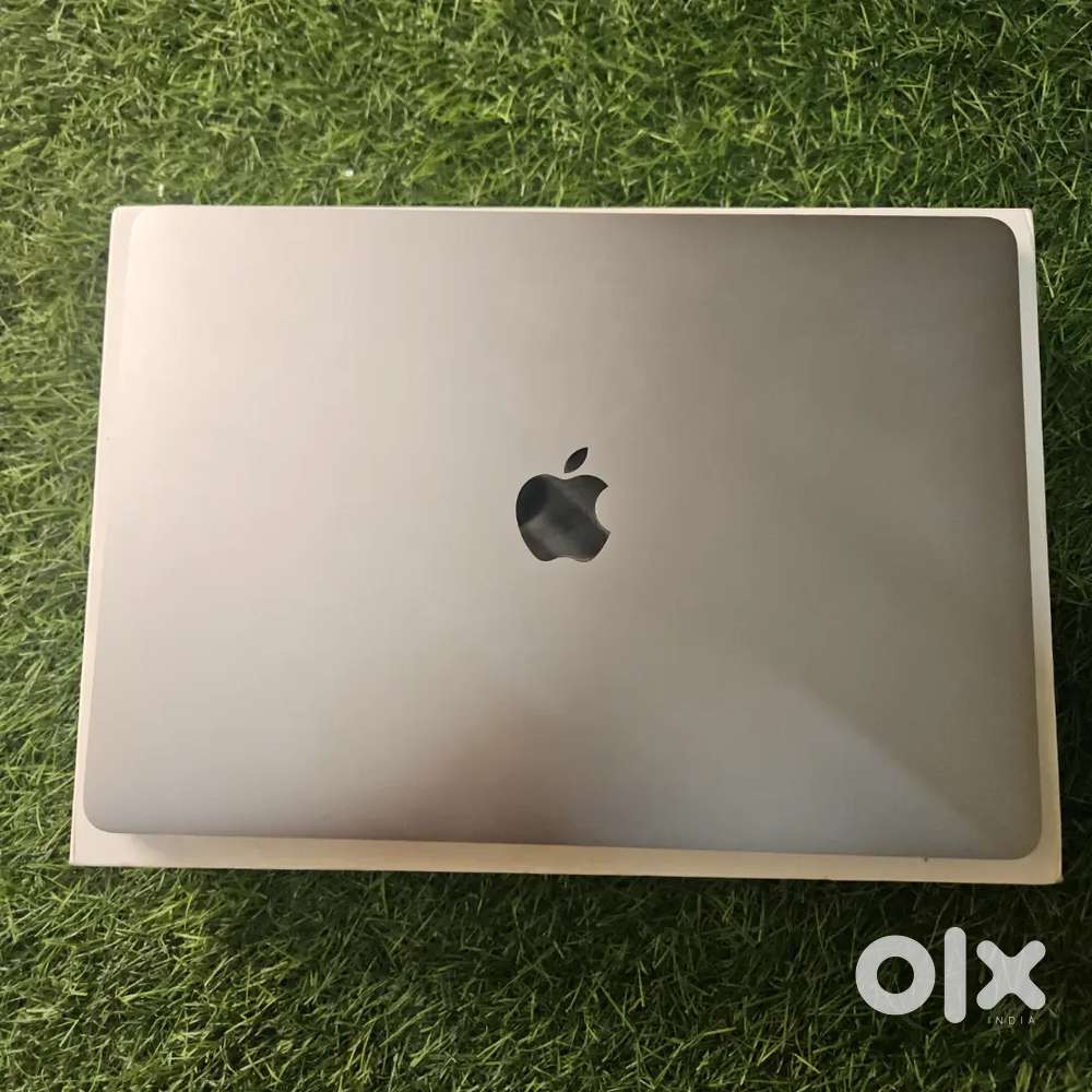 MacBook Air 2020 
i3 processor 
8 ram 256 SSD
CC 270 
Neat Condition