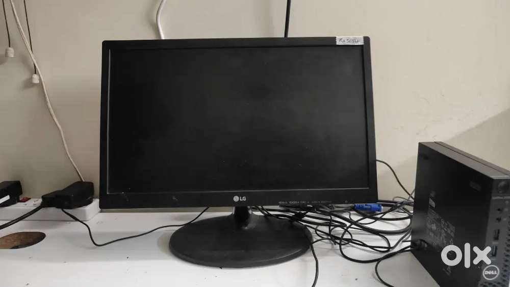 Tiny Dell i5-6th gen cpu win 11 org o s,256 SSD,8 gb,19 led rs 14000