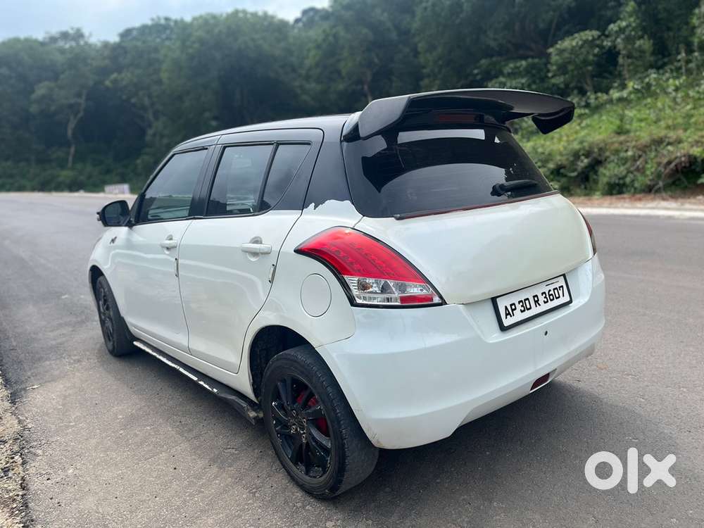 Maruti Suzuki Swift 2013 Diesel Good Condition modified interior