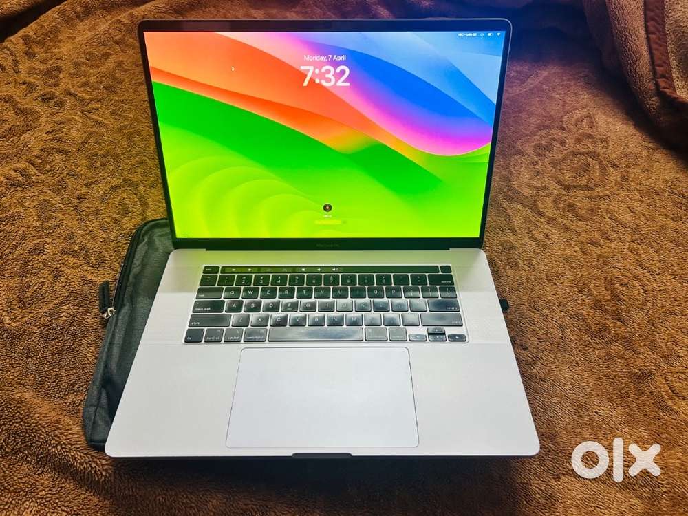 apple MacBook Pro laptop