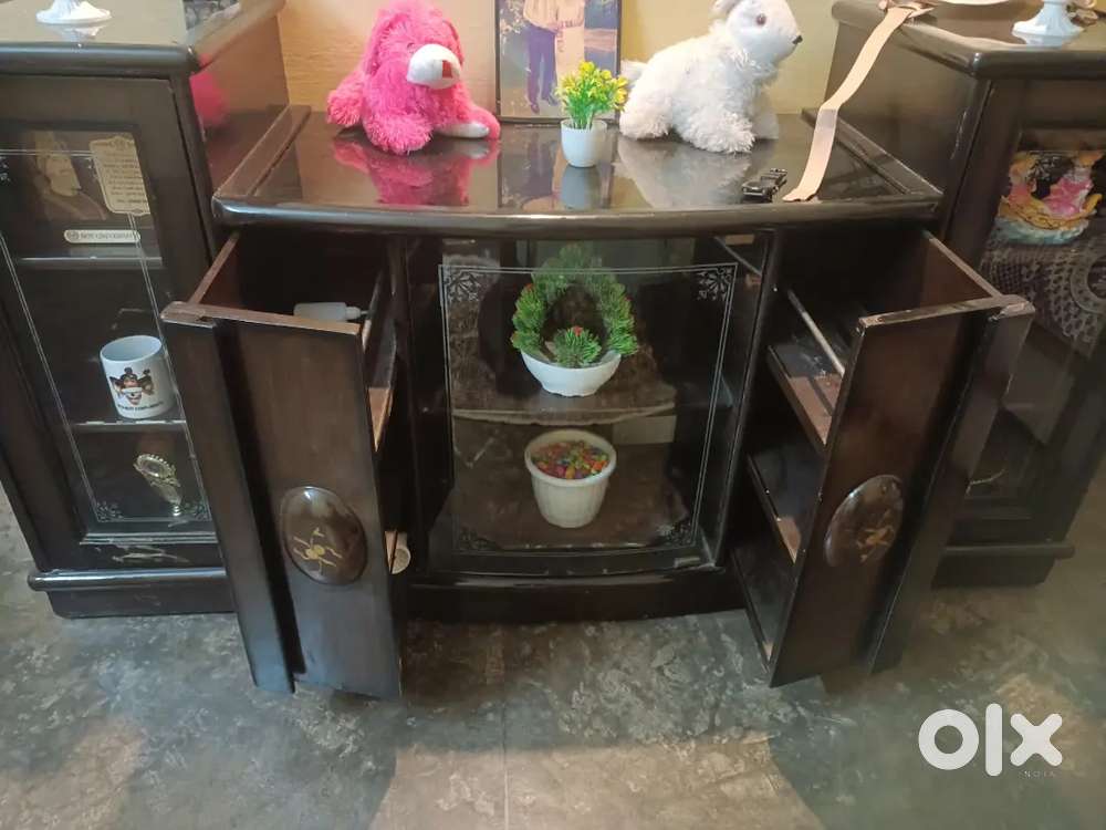 Wooden cabinet in Best quality and best condition