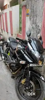 Well-Maintained Bajaj Pulsar 220F for Sale!