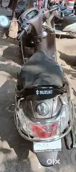Gadi ek dam mention hai price 90.000 nigotable ho jayega