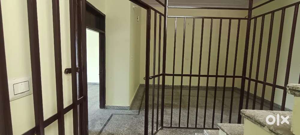 For rent four bhk first floor