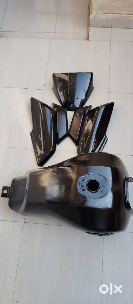 Second Hand Fuel tank with side panel sale Bajaj v12 at Rs. 2200