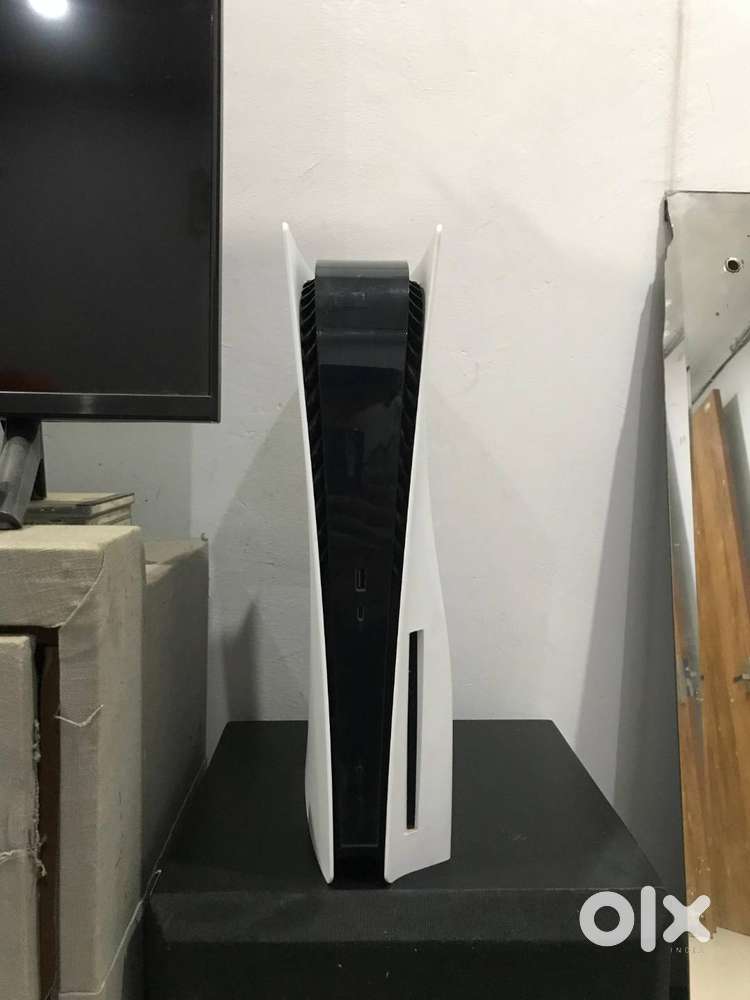 Ps5 with 2 controllers and games