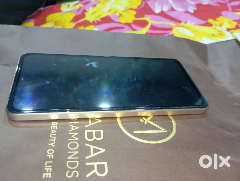 Fresh hai mobile khula nhi hai bill box with charger sath mein milega