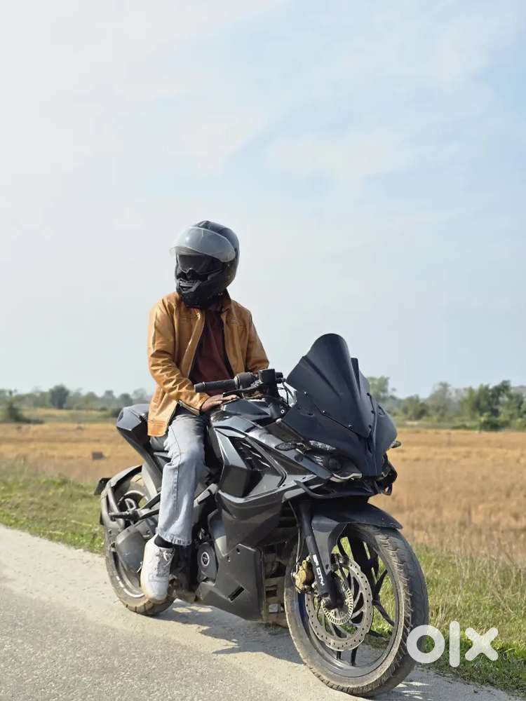Bajaj Pulsar RS200 bs 4