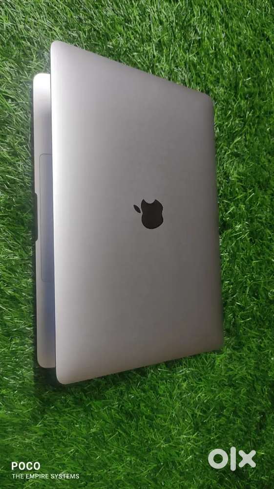 APPLE  PRO 2020/i7/10 th GEN/32GB /512 SSD/ RETINA IPS DIAPLAY  KIT