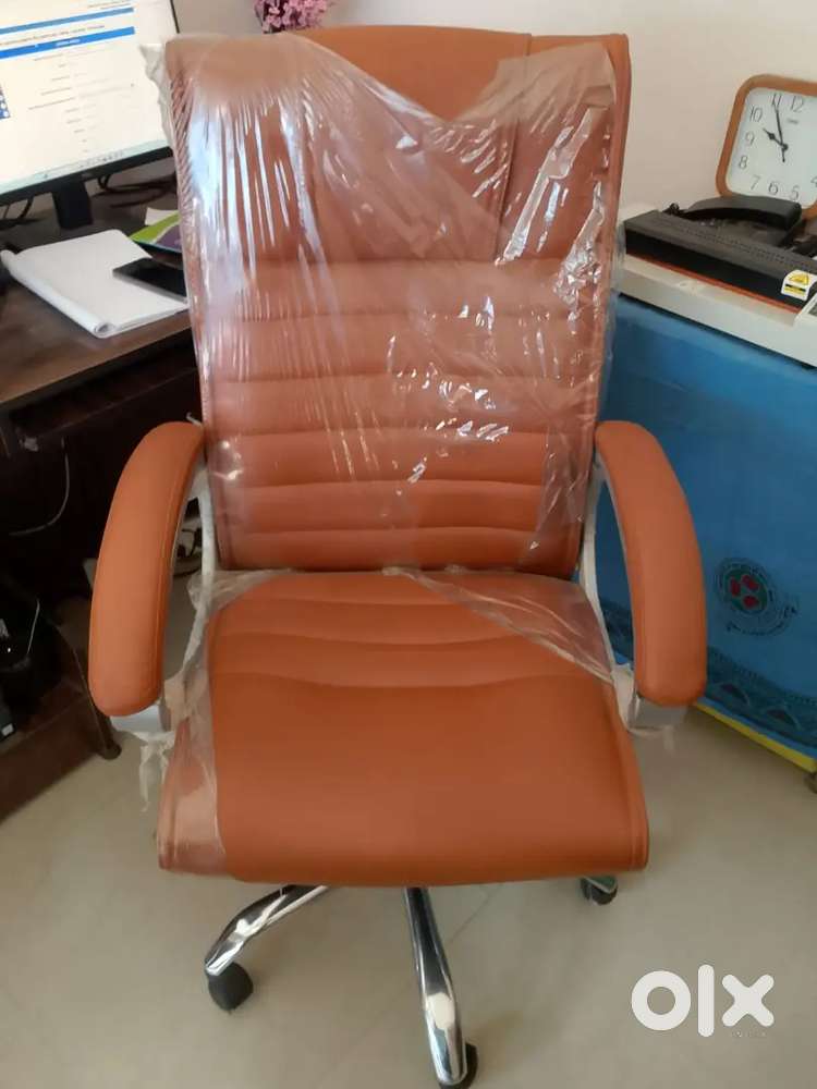 Rolling computer chair