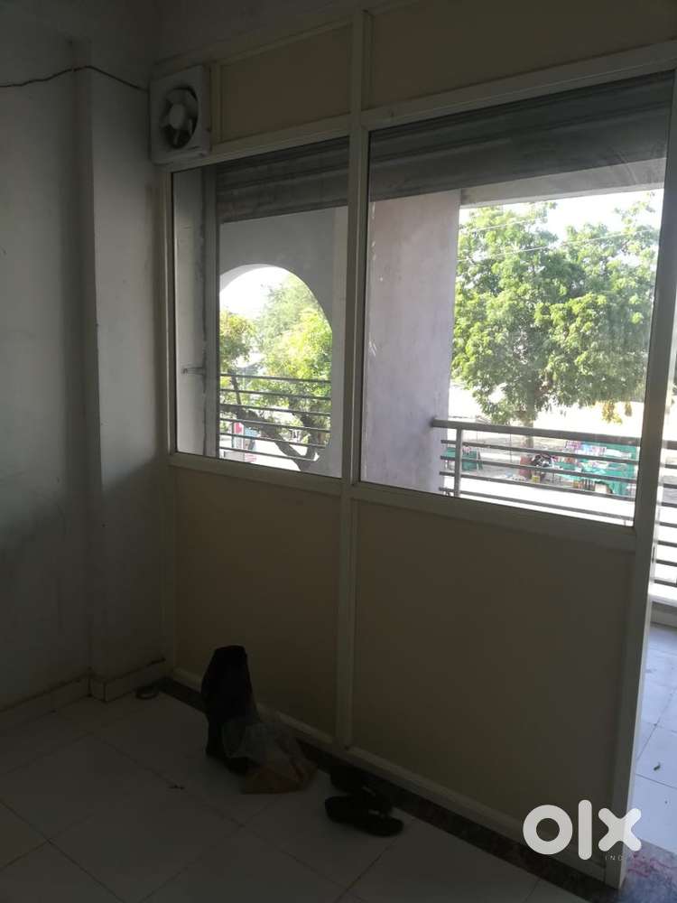 Road touch first floor office/godown availabe for rent semi furnished
