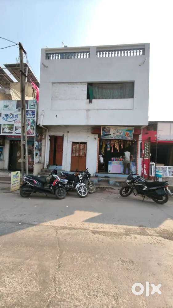 Road tach makan vechvanu che dukan sathe