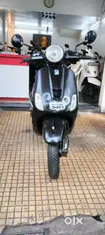 A Vespa LX125 bike is good condition