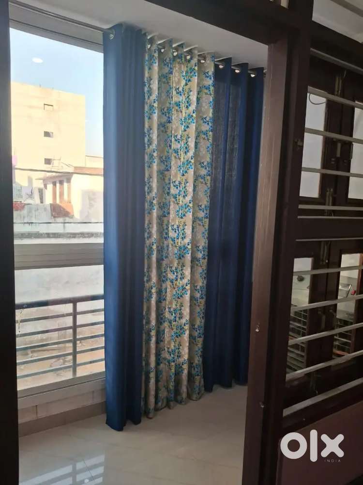 Only for job/study/coaching female person इन sharing