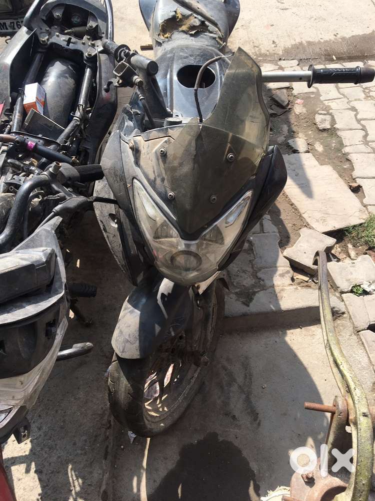 Bajaj ns220