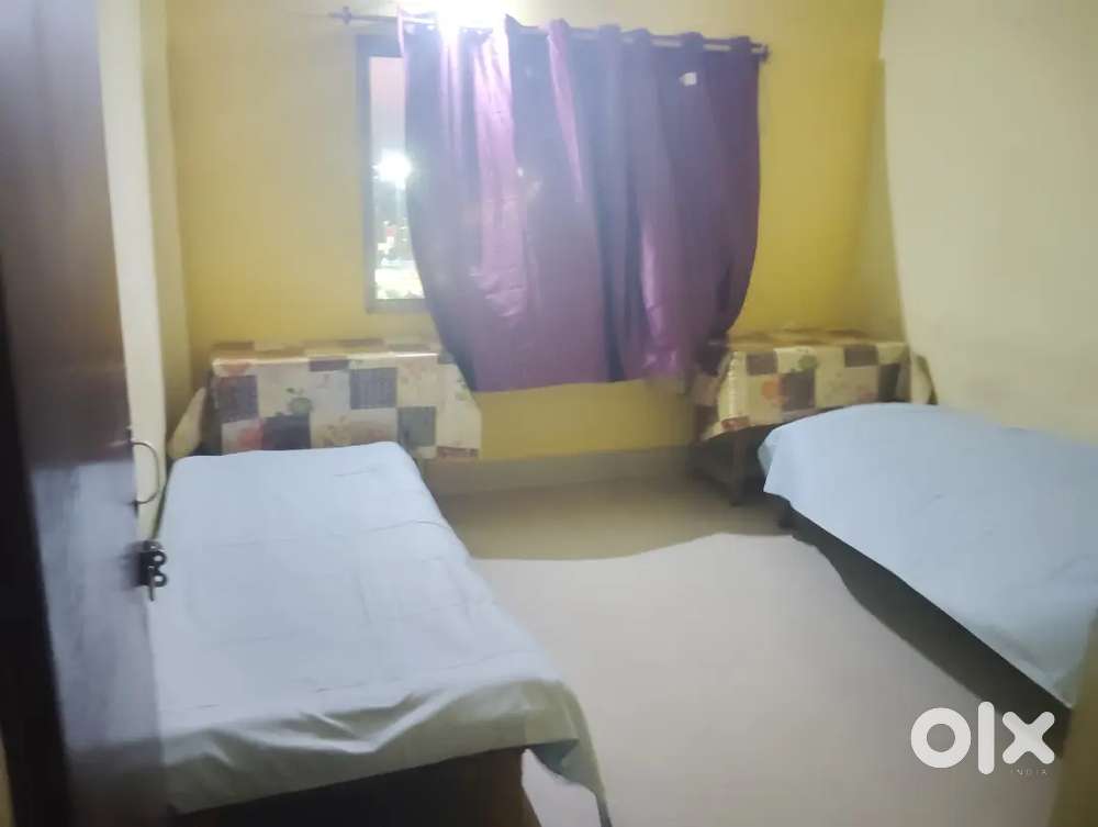 Girls pg available at six-mile palacia grand apartment (near dominos )