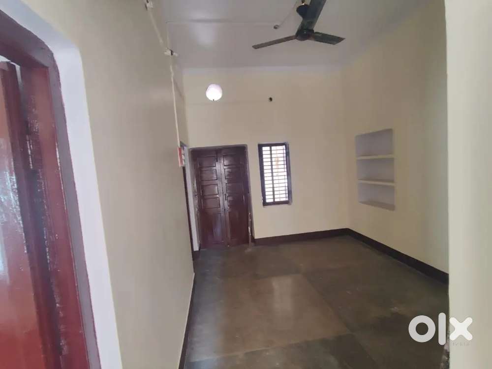 Independent floor 2 bhk for small family