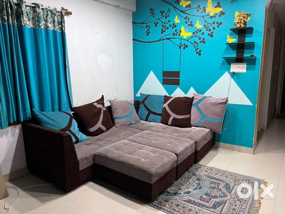 Sofa/bed with pillows