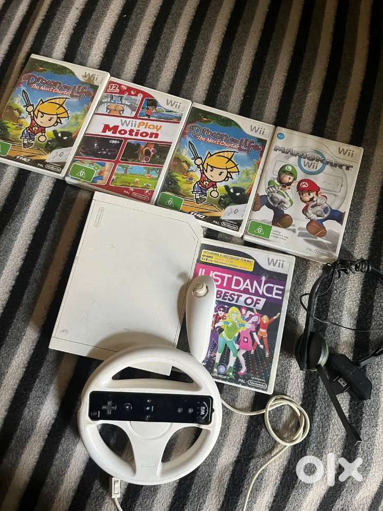 Steering mario cart bundle bestt condition