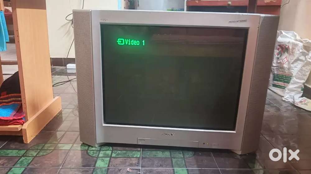 Classic 29-inch Sony Trinitron CRT Colour TV