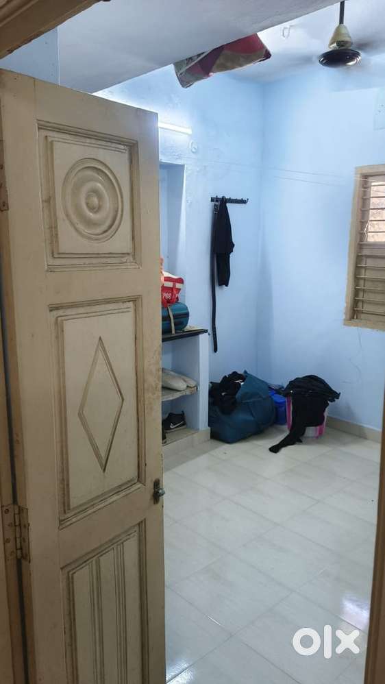 Lukng for immediate male roomate