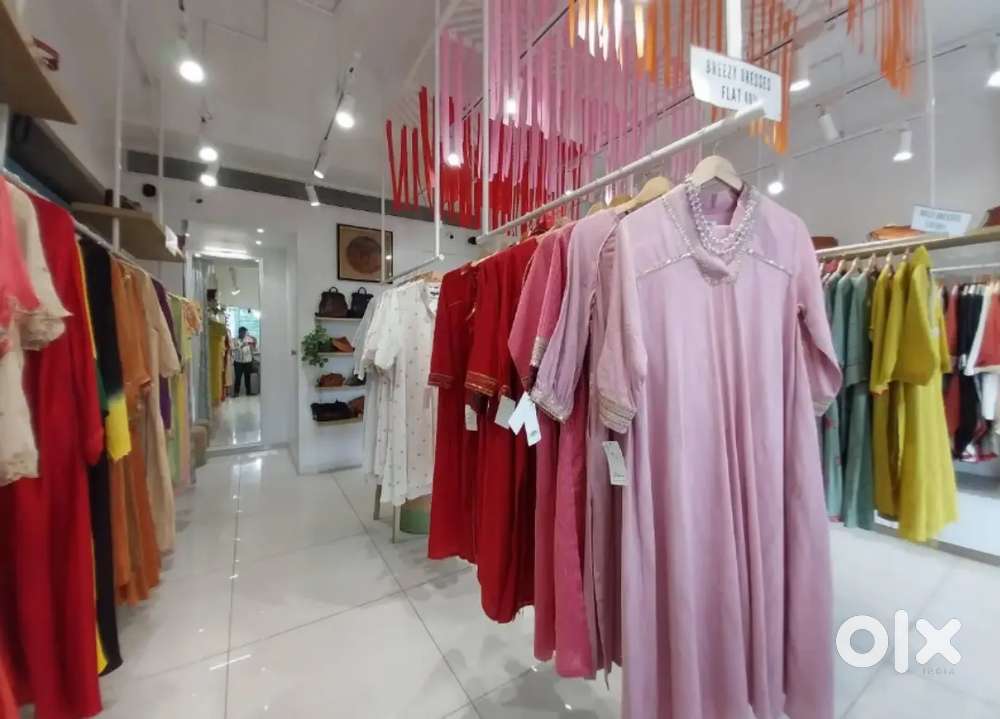 Road facing boutique for lease at old padra road with toilet