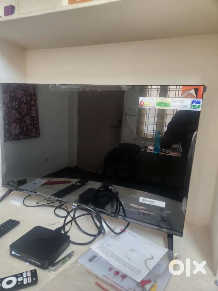 2 days used TV TCL 32 inches