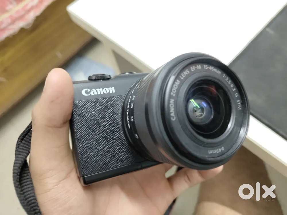 Canon EOS M200 Mirrorless Camera, EF-M 15-45mm f/3.5-6.3Lens, 24.1 MP,