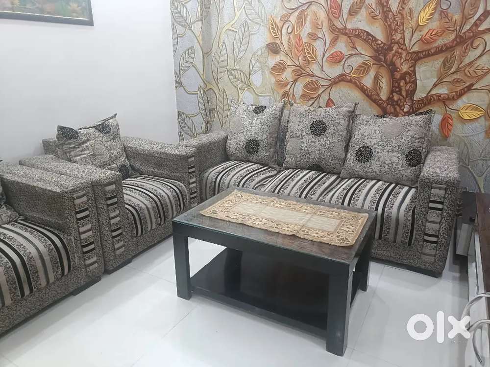 Sofa set with table