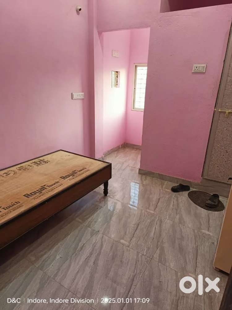 Single room for working working/ students girl