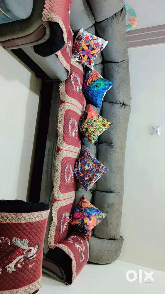 L shape sofa in excellent condition