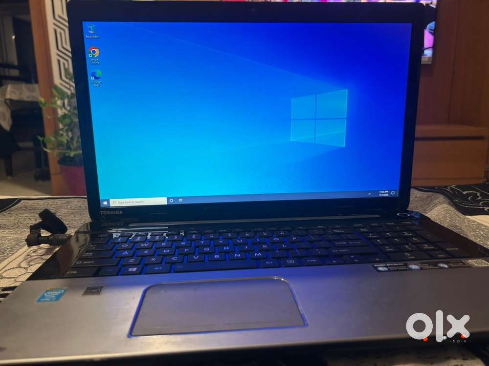 TOSHIBA SATELLITE S70 Series Intel i7 ( 16 Gb Ram, 1 TB storage)