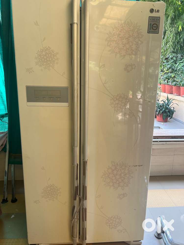 LG TWO DOOR FRIDGE