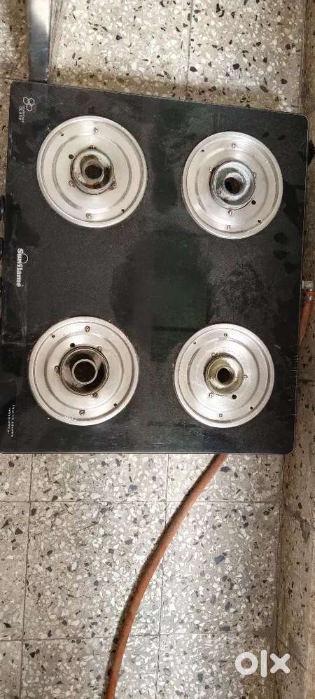 4 Burner Gas stove with Chimni