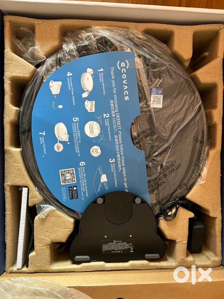 Vaccum and mopping robot