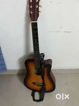 Guitar in a very Good condition Rarely use