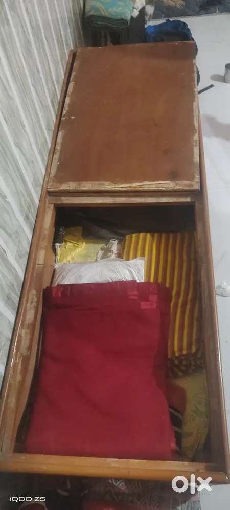 Wooden Single diwan bed