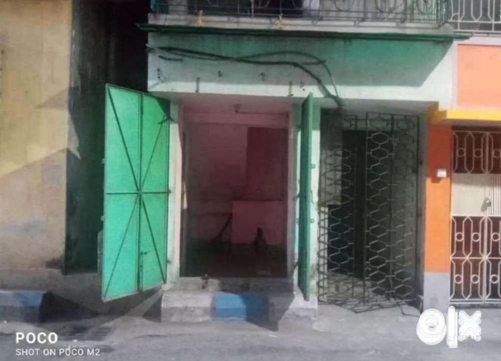 Affordable shop/godown space in busy Netajinagar area