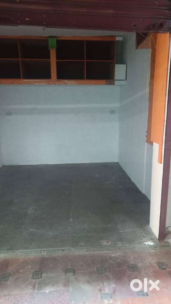 Building for rent. Suitable for small offices, mobile shops