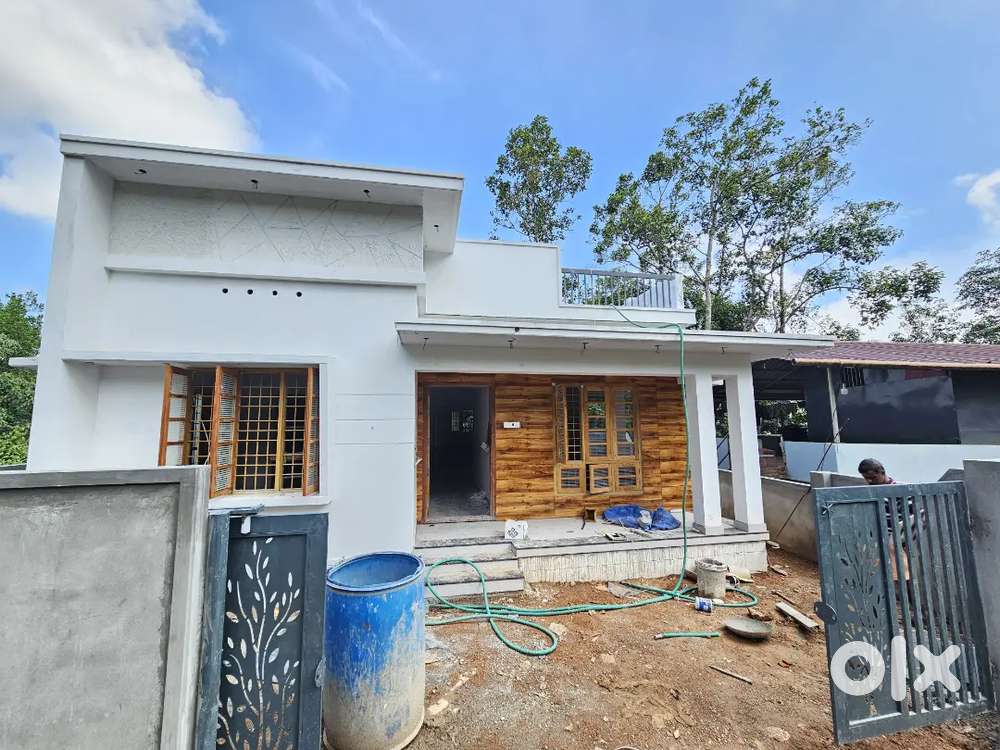 New house for sale Sreekaryam Ayirooppra