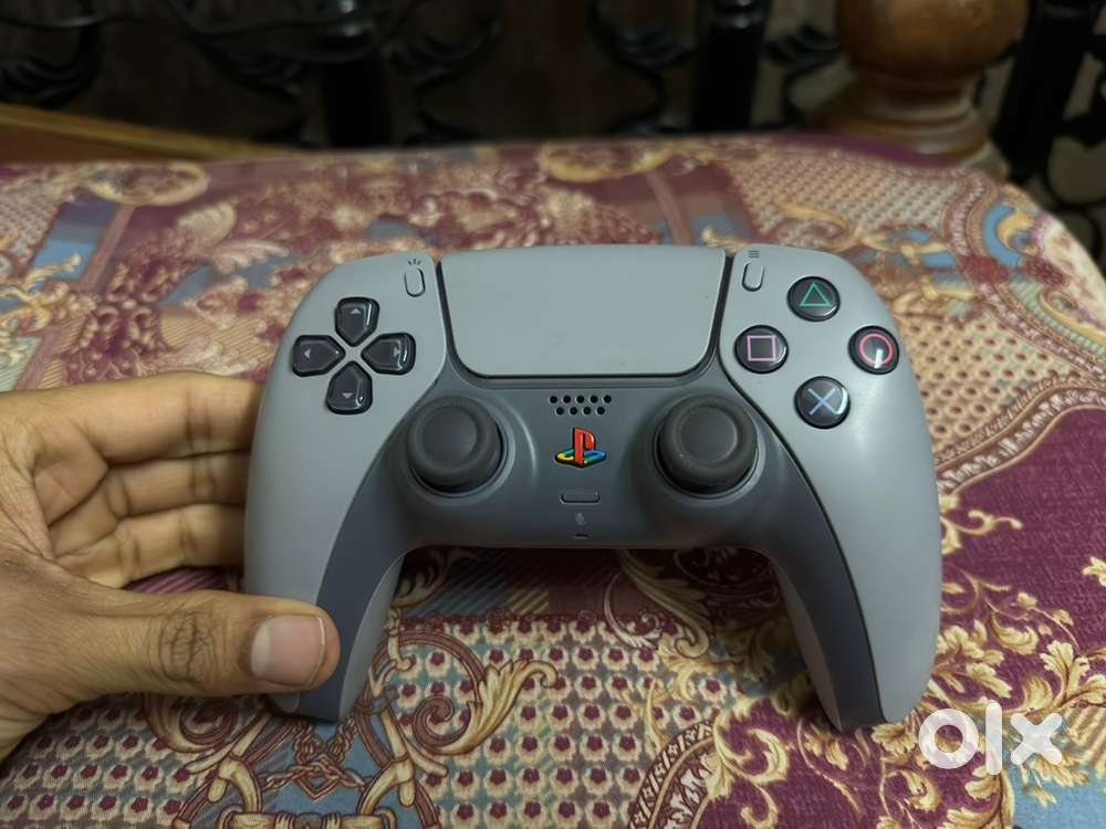 Ps5 30th anniversary controller and ps5 games