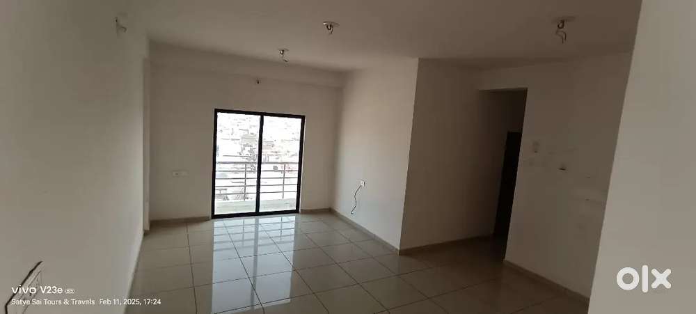 Lift, 24 hours water, child play area, 2 whl parking, Mini garden.