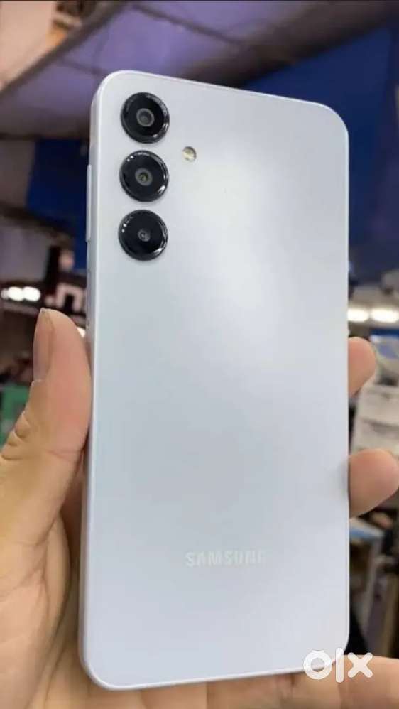 8 month old within warranty brand new condition 8gb 256 gb samsung a16