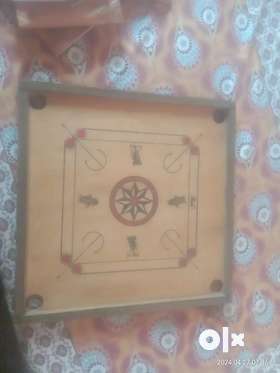 Carrom board new condition me hai 1.no paint 2.no scratch