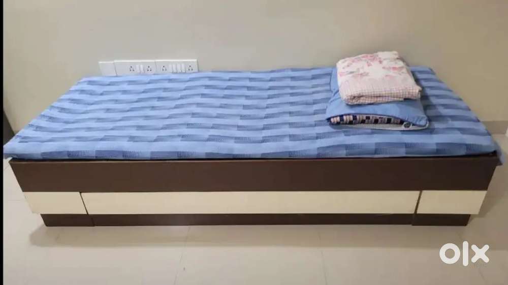 Sale : Single Bed with Box Storage and Mattress